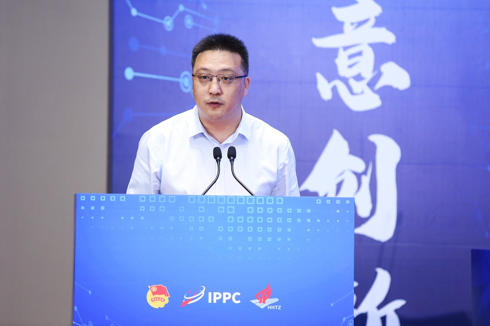 杭州高新區(qū)黨工委委員、濱江區(qū)委常委、副區(qū)長陶峰致辭
