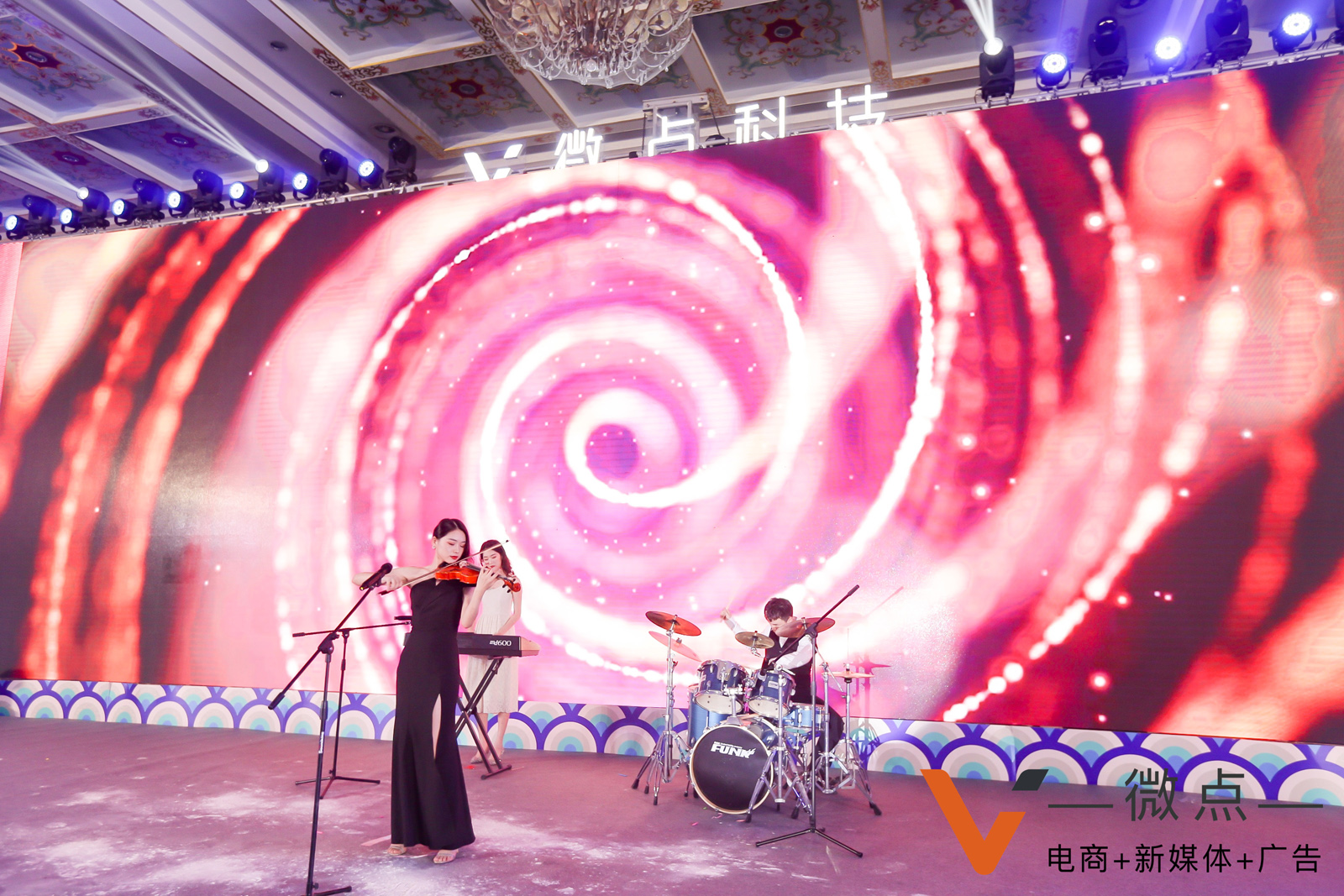 小提琴、電子、+架子鼓組合演奏